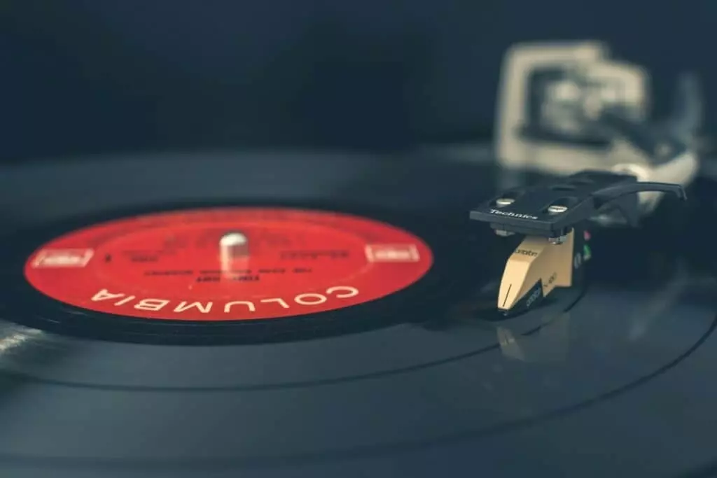 syndrom Vanvid salvie Does Vinyl Sound Better Than WAV? (Vinyl vs. Digital) – Amps and Audio